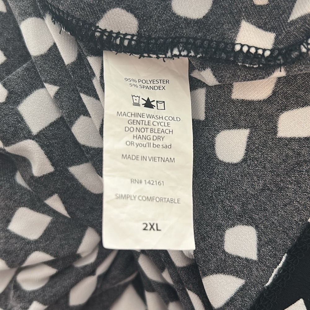 NWOT.  Woman’s LuLaRoe maxi skirt with black background and white shape pattern. - Picture 6 of 7
